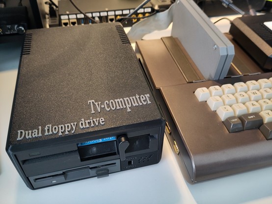 Aftermarket dual A/B floppy disk drive, connected to a Videoton TVC via its controller card. The disk drive case is 3D printed.