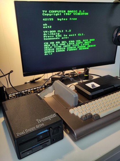 The disk controller card is activated, running VT-DOS CLI 1.2.