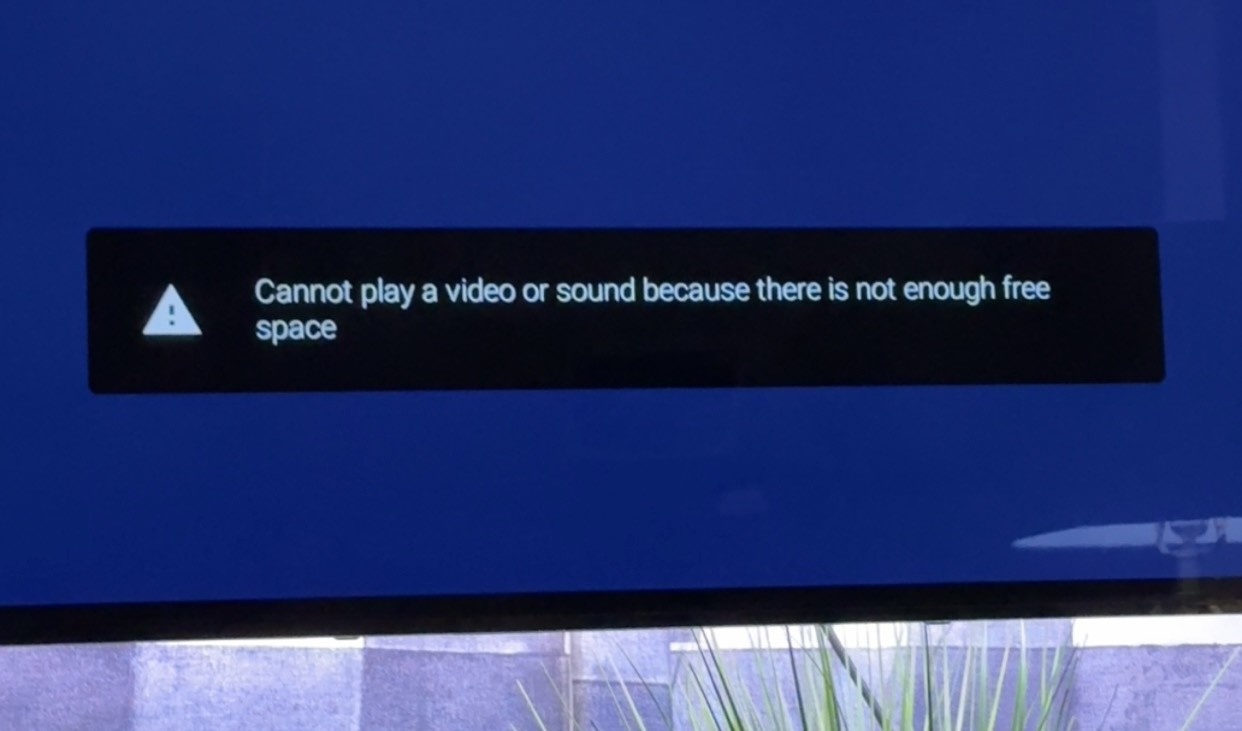 Photo of an error on my TV that says "Cannot play a video or sound because there is not enough free space"