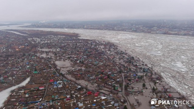 Rising waters in the Tom River with banks flooded in the city of Tomsk. A few kilometers further north in the horizon is the closed nuclear city of Seversk (formerly known as Tomsk-7), home to one of the world's largest dump-sites for radioactive waste. Photo courtesy of RIA Tomsk