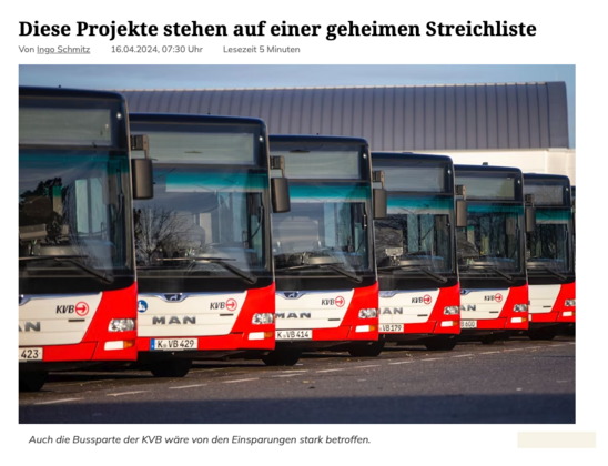 In einem Betriebshof abgestellte KVB-Busse