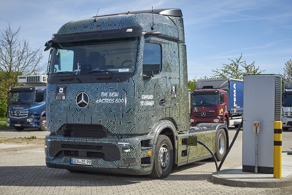Mercedes-Benz eActros tractor connected to a charging station