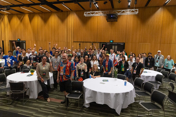 Group photos with around seventy attendees of the ATypI conference in Brisbane, taken by Henrique Nardi on April 20, 2024. Source: https://www.flickr.com/photos/tipocracia/53668625811/in/album-72177720316326716/