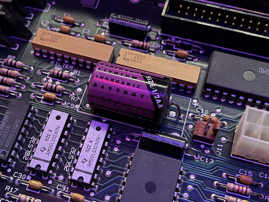 Closeup photo of an original soldered-in lithium battery in a Macintosh SE