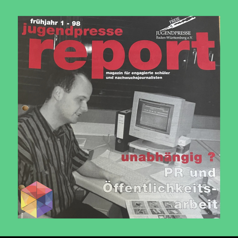 Die Titelseite des Jugendpressereports. Es zeigt einen Jungen man vor einem Röhrenmonitor. Titel lautet "unabhängig? PR und Öffentlichkeitsarbeit.