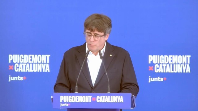 Carles Puigdemont campaigning for the upcoming Catalan general elections by tv link from outside Catalonia.