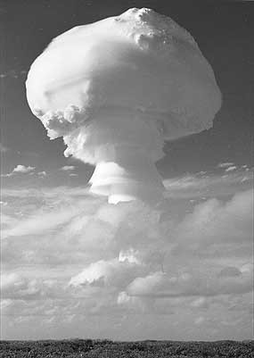 Der Grapple Y Atomtest (UK) am 28 April 1958
Autor: Atomic Weapons Research Establishment - https://web.archive.org/web/20070607113755/http://www.awe.co.uk/main_site/about_awe/history/timeline/1957/index.html
Lizenz: Public Domain
