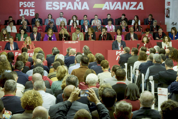 El PSOE se dirige a Sánchez con la esperanza de que siga y mucha preocupación por el futuro

