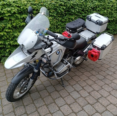 BMW R1150 GS mit Koffern.