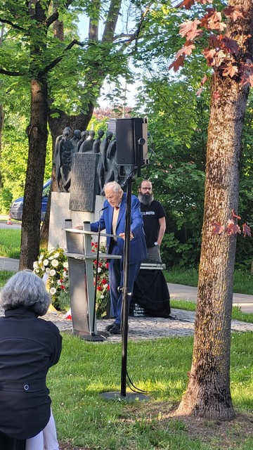 Nick Hope bei seiner Rede in Dachau.