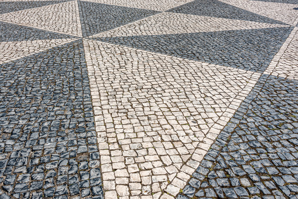A photograph of calçada Portuguesa in the style of alternating right triangles