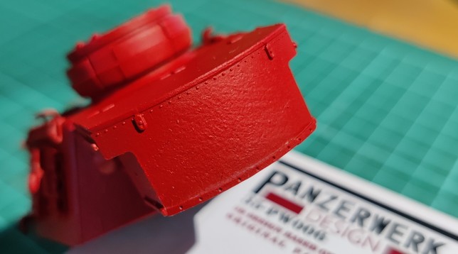 A Panzer turret in 1:35 scale seen from the back, with steel texture made on the vertical surfaces, all primed red