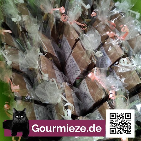 Box voller Salztüten in Geschenkverpackung