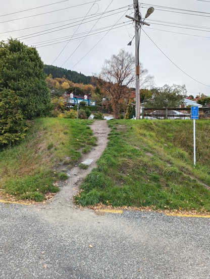 Desire line connecting the footpath up at the main road to the public carpark at a lower level