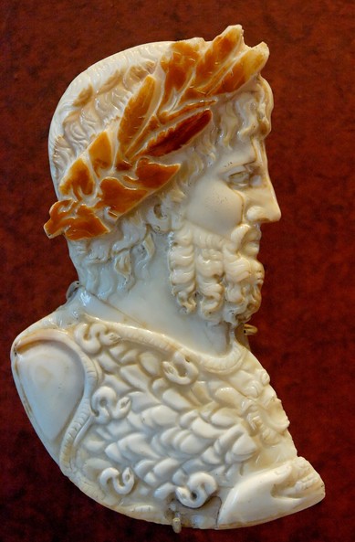 Cameo of Zeus or Jupiter in profile with a large wreath or laurel and ivy. He is wearing his hair short with a trimmed full beard and he is wearing the Aegis.