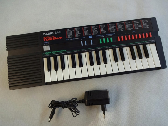 Picture of the Casio SA 10 keyboard.