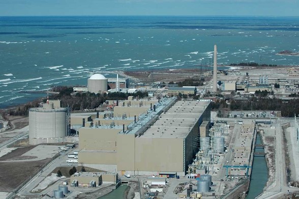 Blick auf das Kernkraftwerk Bruce, Kanada
Autor: Chuck Szmurlo, https://commons.wikimedia.org/wiki/User:Cszmurlo
Lizenz: CC BY 2.5