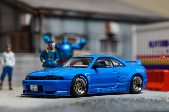 A left side of Nissan Skyline GT-R (R33), Rocket Bunny, Blue by INNO64 in 1:64 scale with 1:64 figure on AREA 164