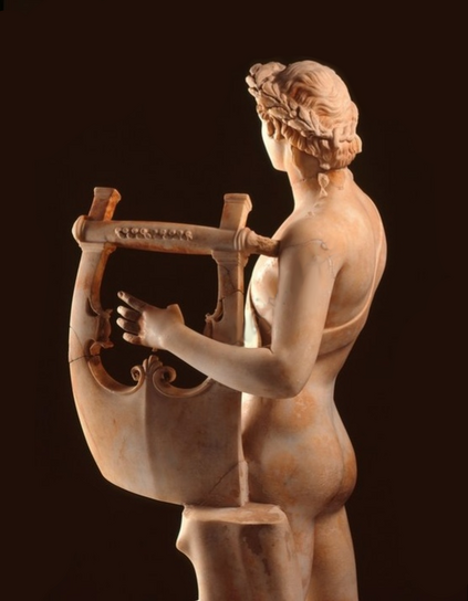 Marble statue of Apollon kitharoidos, Apollo the kithara player seen from behind.