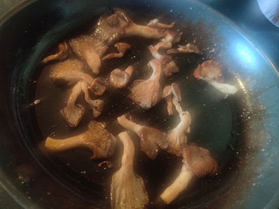 Delicious cooked-down mushrooms in a cast iron pan. Omnomnom!