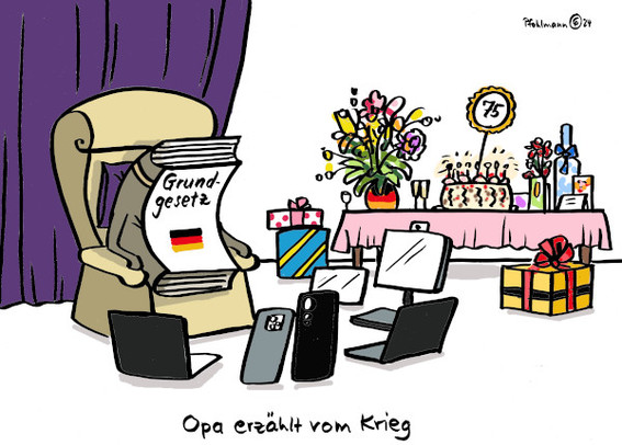 Unterzeile: Opa erzählt vom Krieg. Opa, das ist ein Buch mit dem Titel "Grundgesetz", es sitzt in einem Sessel und beugt sich zu interessierten Tablets, Smartphones und Laptops herunter. Im Hintergrund Blumen, Torte und Geschenke zum 75. Geburtstag.