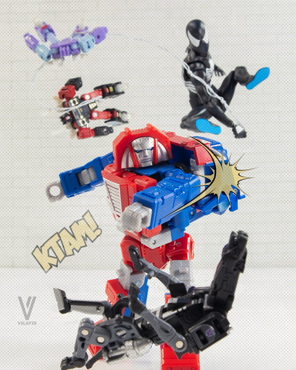 Autobot Gears and Spider-Man team-up to defeat the Decepticons.