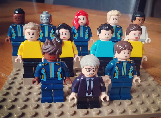 Alex Kurtzman and the cast of Star Trek: Discovery Seasons 1 and 2 🖖

Back Row: Owosekun, Airiam, Tilly, Stamets, Culber

Middle Row: Pike, Number One, Spock, Amin

Front Row: Burnham, Kurtzman, Lorca