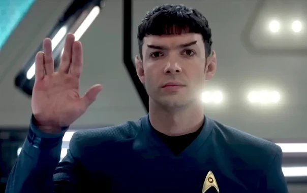 Actor Ethan Peck as Spock, holding up his hand in the "Live long and prosper" gesture.
