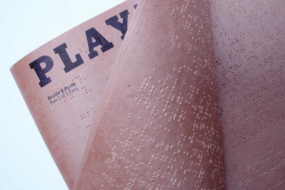 Revista Playboy sin imágenes, tan solo braille.