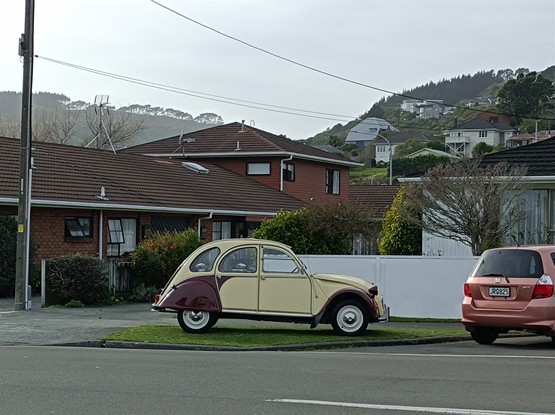 Citroën 2CV Dolly in cream and brown. 