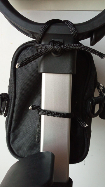 How the pouch is tied to the cane-chair