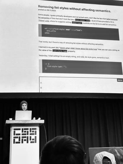 Sara on Stage. Shows article by Manuel Matuzović: Removing list styles without affecting semantics. https://www.matuzo.at/blog/2023/removing-list-styles-without-affecting-semantics