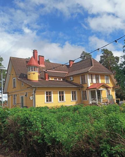 House on the beach Cafe is a yellow wooden house 