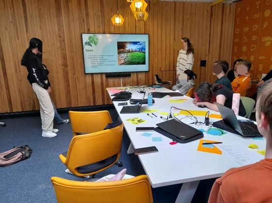 Workshop participants share their present past-present-futures scenarios on soxietal issues in datafied societies