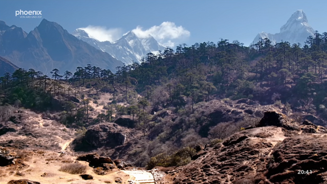 Nepal, eines der ärmsten Länder der Welt und doch märchenhaft und mystisch. Auf dem Mahendra-Highway, der Handelsstraße von Ost nach West, führt die Dokureihe quer durch das Himalaya-Land mit den höchsten Bergen der Welt.