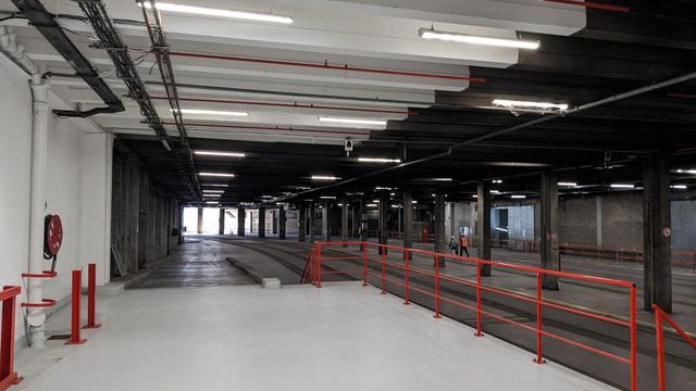 Vue de la gare souterraine avec les anciens rails avec au fond l'accès Regnault / Nationale.