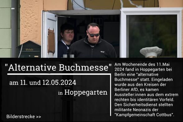Foto mit Textfeld. Auf der oberen Hälfte ist der Eingang einer Gaststätte zu sehen. Im Eingang steht eine Person mit "Idearium"-Schlüsselband um den Hals, eine Person tritt gerade aus der Tür. Er trägt eine schwarze Sonnenbrille und einen "Security"-Schriftzug auf dem Tshirt.