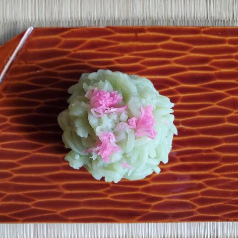 A kinton inspired by azaleas growing out of rocks.