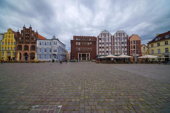 Foto: Häuserzeile am Alten Markt von Stralsund