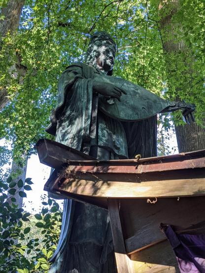 Benzaiten, goddess of music and 'all that flows', watches over the hydrangea garden at Sanzen-in.