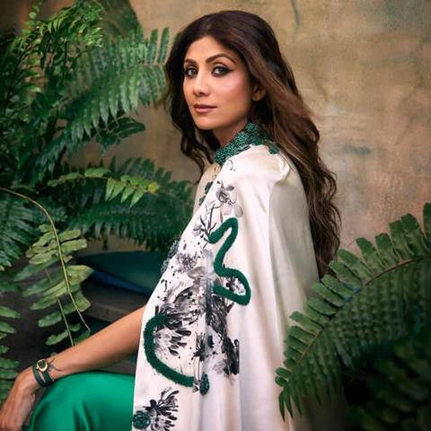 Explore the enchanting beauty of Shilpa Shetty in an emerald green Indo-Western dress that captures the essence of both worlds. This look is a perfect blend of traditional charm and contemporary fashion, showcasing Shilpa's impeccable style. Her emerald dress exudes elegance and sophistication, making it a must-see for all fashion enthusiasts. Get ready to be inspired by Shilpa Shetty's glamorous and graceful attire.