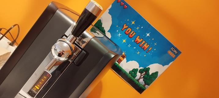 Pompe à bière avec un poster marqué You win sur le mur