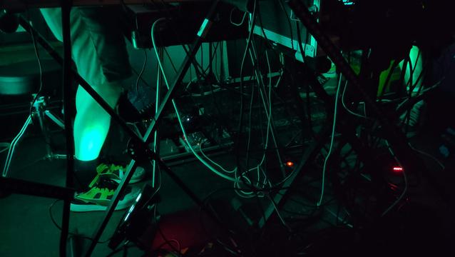 A lot of cables. Taking a look below the eqipment from Echoes of Felidae.
