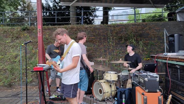 The Offenbach-based band Paper Planes playing live next to the Waggon in Offenbach.