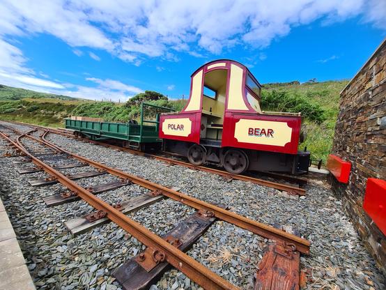 "Polar Bear" electric train at Sea Lion Rocks station