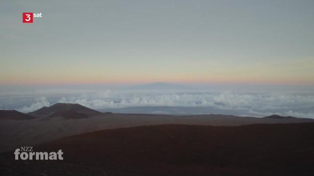 Auf dem Mauna Kea, dem höchsten Berg der hawaiischen Inselkette, spielt sich ein Drama um das geplante Thirty Meter Telescope (TMT) ab. Der "heilige Berg" wird zum Schauplatz eines Konflikts.