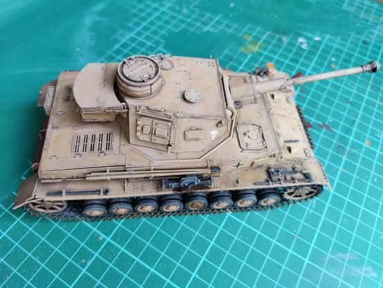 A scale model of a Panzer IV Ausf.F2 in DAK desert yellow paint scheme seen from the right.