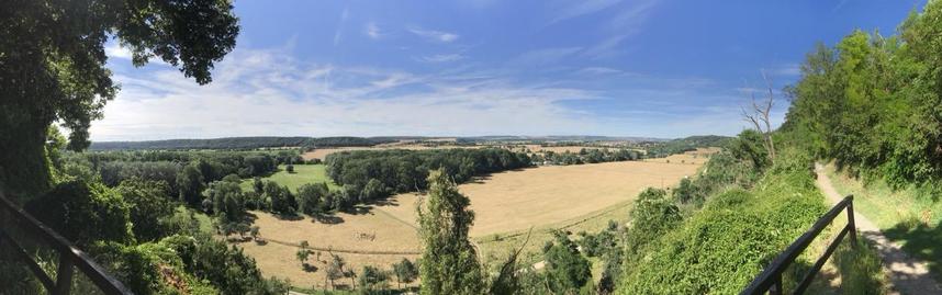 Blick auf das Flusstal vom Schloss Goseck