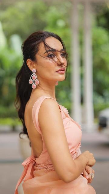 Surabhi Jyothi's peach floral saree is a masterpiece of elegance and style. The floral motifs combined with the serene peach color make this saree a must-have for fashion enthusiasts. Surabhi's impeccable fashion sense shines through in this ensemble, making it ideal for special occasions and festive events. Discover the charm and sophistication of this stunning saree look and be inspired to recreate it for your next event.