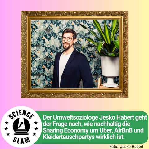2)	In einem goldenen Bilderrahmen ist ein Bild von Jesko Habert zu sehen. Er steht vor einer bunten Tapete. Recht neben ihm steht eine große Grünpflanze in einem weißen Topf Darunter steht: „Der Umweltsoziologe Jesko Habert geht der frage nach, wie nachhaltig die Sharing Economy um Uber, AirBnB und Kleidertauschpartys wirklich ist.